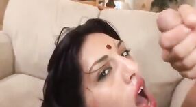 Desi Bhabhi的热爱录像带与一个幸运的家伙 4 敏 00 sec