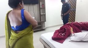 Indiase Bengali babe gets ondeugend in HD video 15 min 20 sec
