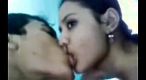 Desi Girl Chudai XXXビデオは、強烈で情熱的なセックスを特徴としています 1 分 10 秒