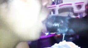 Desi baba pronkt met haar strakke kutje op webcam 3 min 10 sec