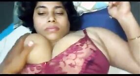 Chut lund video van een rondborstige Desi tante 3 min 00 sec