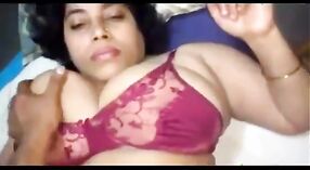 Video Chut lund dari bibi Desi berdada 0 min 40 sec