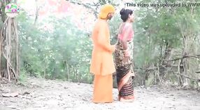 Bhabhi chut-slamming in desi sex video 1 min 40 sec
