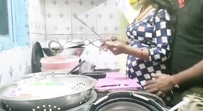 Rencontre torride dans la cuisine de Desi Maid 2 minute 20 sec