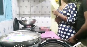 Rencontre torride dans la cuisine de Desi Maid 3 minute 20 sec