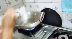 Rencontre torride dans la cuisine de Desi Maid 0 minute 0 sec