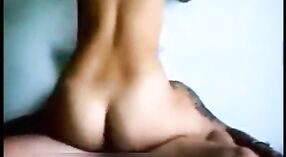 Pacar Desi menikmati seks gaya doggy di video baru 3 min 40 sec