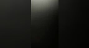 ஒரு கொம்பு சகோதரி கீழே இறங்கி அழுக்குச் செல்லும் சட் லண்ட் வீடியோ 2 நிமிடம் 40 நொடி