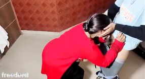 Дези Бхабхи получает поклонение своим большим сиськам в этом страстном видео 3 минута 50 сек
