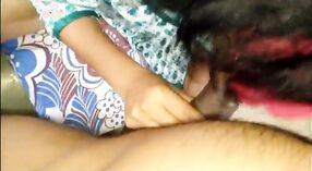 Desi Chudai XXXビデオ：インドの女の子との熱くて蒸し暑い出会い 1 分 00 秒