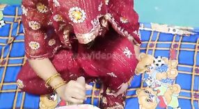 Masturbasi sensual Desi bhabhi dalam video musik porno 1 min 10 sec
