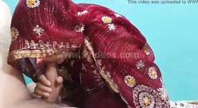 Masturbasi sensual Desi bhabhi dalam video musik porno 2 min 50 sec