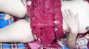 Masturbasi sensual Desi bhabhi dalam video musik porno 7 min 00 sec