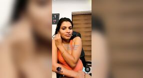 El sensual Tango de Desi Babe Resmi Nair en la Webcam 5 mín. 00 sec