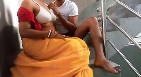 Vidéo de sexe desi chaude mettant en vedette un bhabhi chaud 2 minute 00 sec