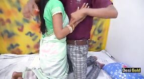 Vídeo pornográfico indiano Desi com o Sensual Chudai de Bhabhi 2 minuto 00 SEC