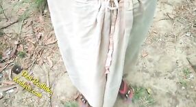 দেশি বিএফ এর আউটডোর সেক্স টেপ একটি গরম মোচড় দিয়ে 8 মিন 40 সেকেন্ড