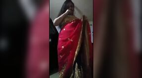 Payudara besar Desi bhabhi terpental dalam video panas ini 0 min 0 sec