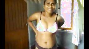 देसी नौकरानी शरारती हो जाता है के साथ उसके मालिक में इस गर्म वीडियो 0 मिन 0 एसईसी