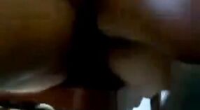 Vídeo pornográfico indiano com um casal gay quente 2 minuto 20 SEC