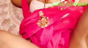 Desi indiano estrela pornô Sali ereção fica salvo com um strap-on 15 minuto 20 SEC