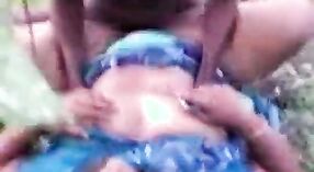 Vídeo de sexo selvagem da tia Bihari Dehati 2 minuto 00 SEC