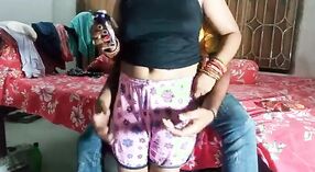 Desi Babe在这个色情视频中享受着狂野的旅程 2 敏 20 sec