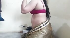 Desi MILF Dehati seneng jinis asu gaya ing pawon 2 min 50 sec