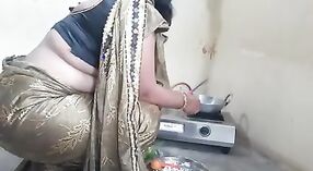 Desi MILF Dehati seneng jinis asu gaya ing pawon 0 min 0 sec