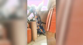 Cinta de sexo de cocina india con una pareja caliente en acción 1 mín. 00 sec