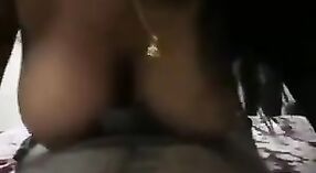 Ibu Telugu membawa pulang gadis-gadis lokal untuk sesi blowjob beruap 2 min 00 sec