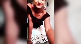 Performance solo sexy d'une femme indienne en tenue nue 4 minute 00 sec