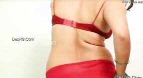 Hot India Istri Mallu ngudani lan pamer awak wuda ing video sing nggodha 1 min 40 sec