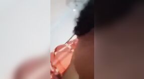 El coño peludo de Betucom es golpeado en un video de sexo real 2 mín. 20 sec