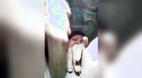 देसी बेब खुद को सुख के साथ एक चपाती में गंदा अश्लील वीडियो 1 मिन 50 एसईसी