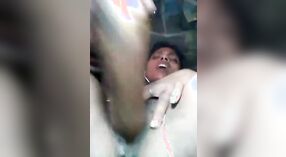 Desi babe chapati bir yapay penis ile kirli porno video kendini zevkler 2 dakika 40 saniyelik