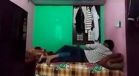 Une femme infidèle filmée en caméra cachée dans un sexe hardcore indien 0 minute 0 sec