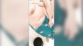 누드 비디오의 인도 탱고 소녀를 벗고 그녀의 사리 및 목욕 2 최소 30 초