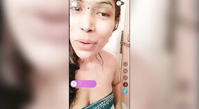 누드 비디오의 인도 탱고 소녀를 벗고 그녀의 사리 및 목욕 0 최소 30 초