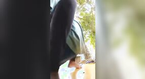 Outdoor Indiase college seks tape vangt passioneel vrijen 3 min 30 sec