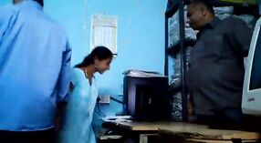 ХХХ видео на телугу: Рискованный секс леди Андхры на работе 1 минута 40 сек