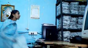 ХХХ видео на телугу: Рискованный секс леди Андхры на работе 3 минута 40 сек