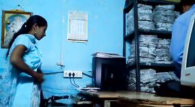 ХХХ видео на телугу: Рискованный секс леди Андхры на работе 4 минута 00 сек