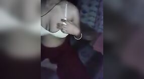 Nude vídeo de uma peituda Bengali descascar para baixo antes do sexo 0 minuto 0 SEC