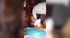 Ấn Độ Milf Của Sexy Video: Đánh Hơi Và Fucking Âm Hộ Của Cô 0 tối thiểu 0 sn