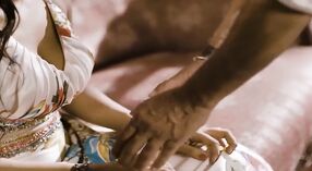 Веб-сериал Flizmovies на хинди показывает страстную индийскую сексуальную сцену 11 минута 20 сек