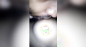Une Bangladaise fait une pipe sensuelle dans cette vidéo hardcore 2 minute 20 sec