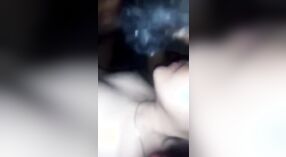 Une Bangladaise fait une pipe sensuelle dans cette vidéo hardcore 3 minute 20 sec