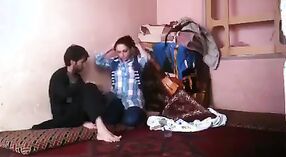 Desi Seks Schandaal video: Bhabhi en Devar engage in geheime seks 3 min 20 sec