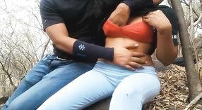 Video MMC pasangan India amatir yang menampilkan seks berdiri dan menggosok vagina 0 min 0 sec